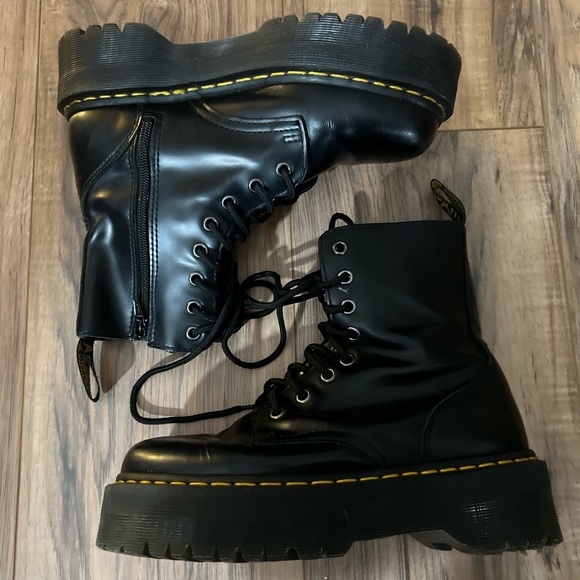 **SOLD** Doc Marten Platform Boots - Picture 4 of 10